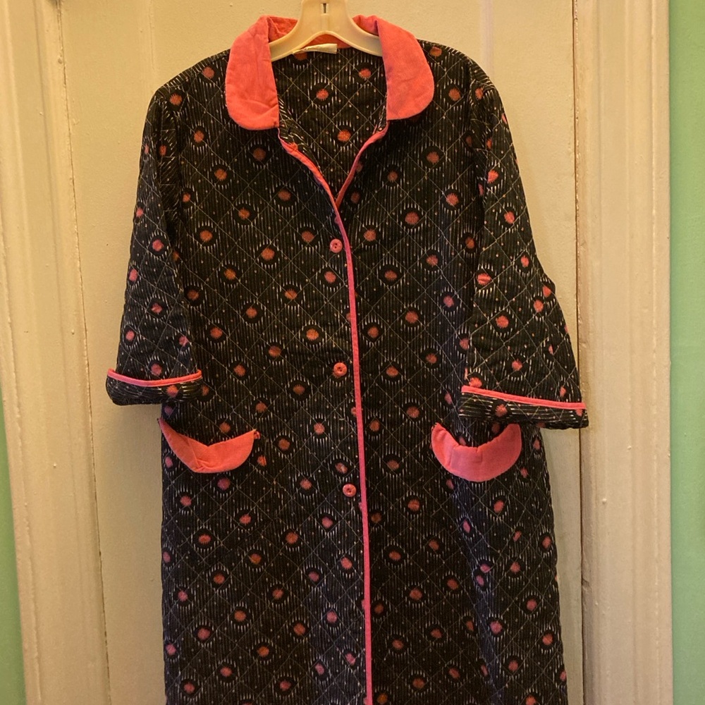 Women's Black and Pink Patterned Robe